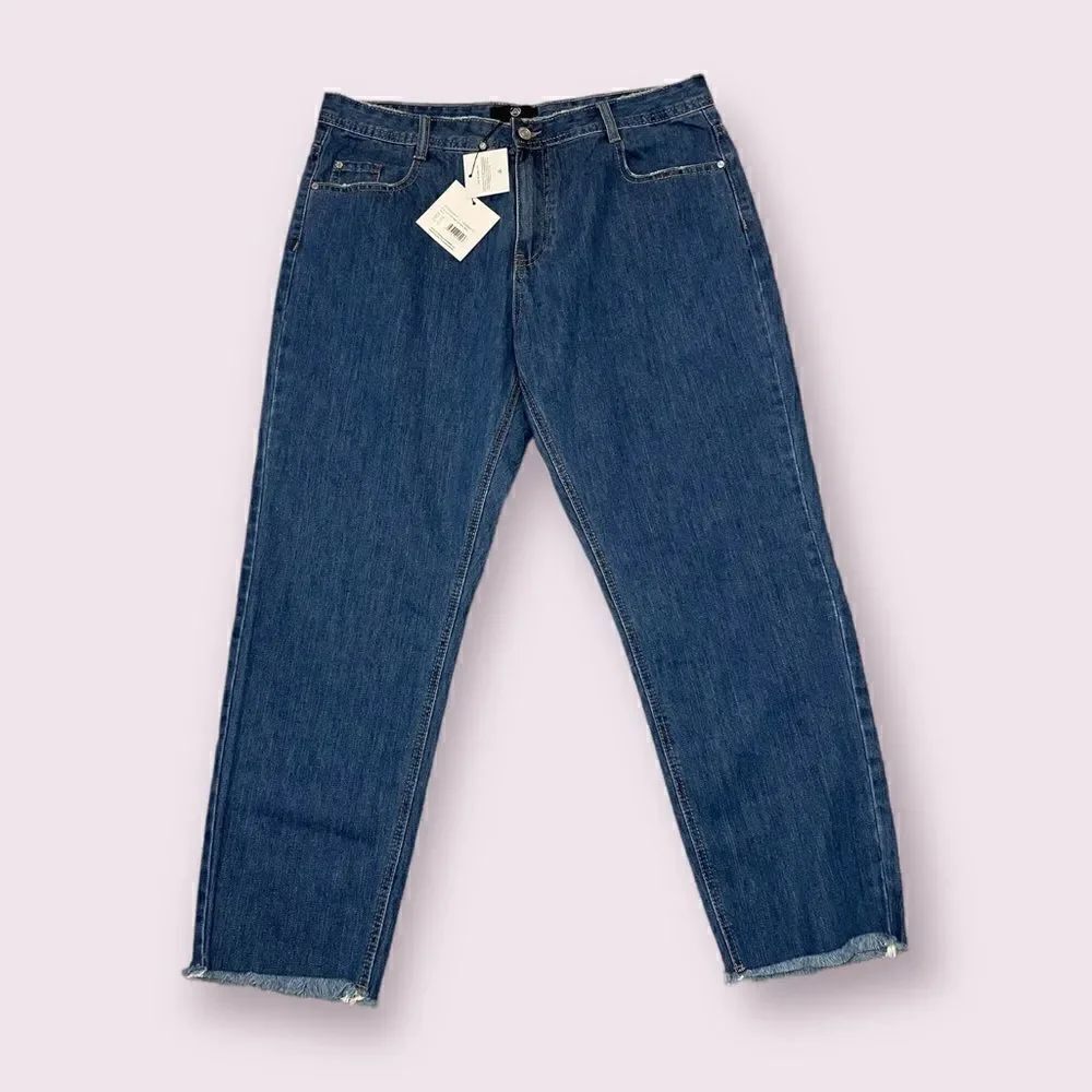 NWT Missguided Wrath Mid Rise Clean Cut Hem Jeans
